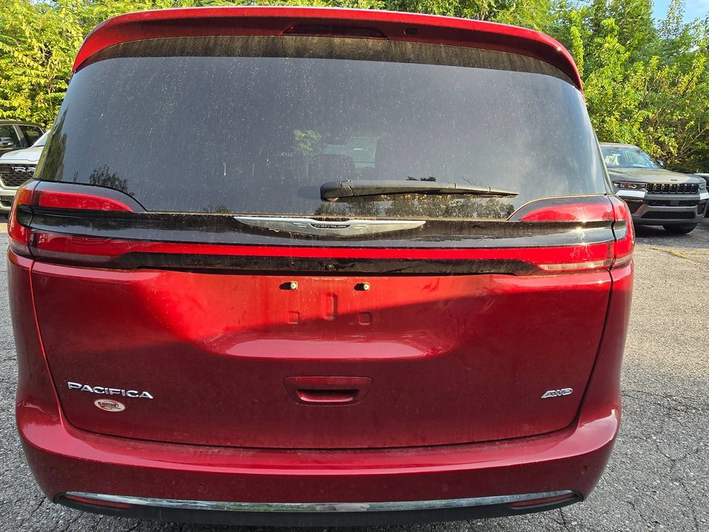Used 2025 Chrysler Pacifica Select AWD/4WD image 8