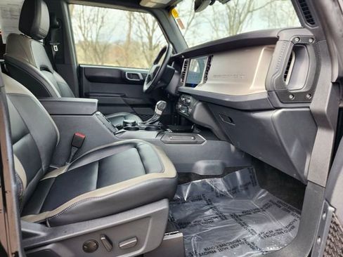 Used 2025 Ford Bronco Outer Banks image 11