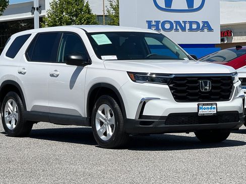 Certified 2024 Honda Pilot LX image 6