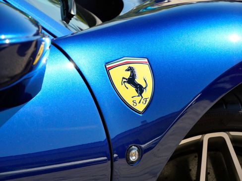 Used 2022 Ferrari F8 Tributo RWD image 5