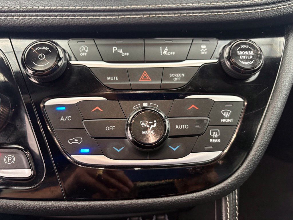 Used 2025 Chrysler Pacifica Limited FWD image 22