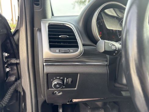 Used 2019 Jeep Grand Cherokee Limited w/ Trailer Tow Group IV image 22