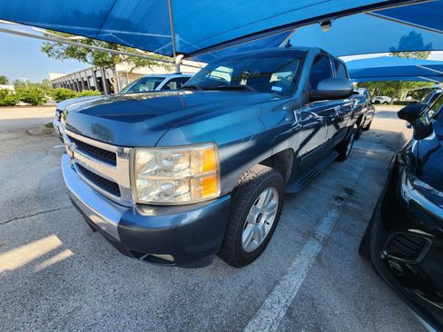Used 2008 Chevrolet Silverado 1500 LT w/ Texas Edition RWD image 2