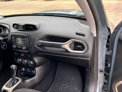 Used 2017 Jeep Renegade Latitude w/ Cold Weather Group AWD/4WD image 16