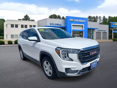 Used 2024 GMC Terrain SLE AWD/4WD image 2