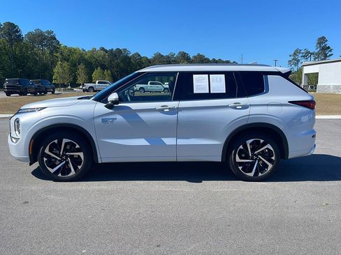 Used 2025 Mitsubishi Outlander 4WD Plug-In Hybrid image 4