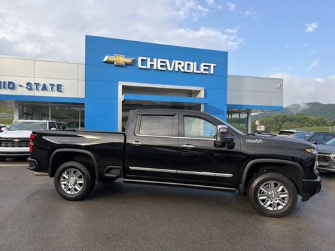 Used 2026 Chevrolet Silverado 3500 High Country w/ High Country Premium Package AWD/4WD image 3