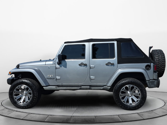 Used 2017 Jeep Wrangler Unlimited Sahara AWD/4WD image 2