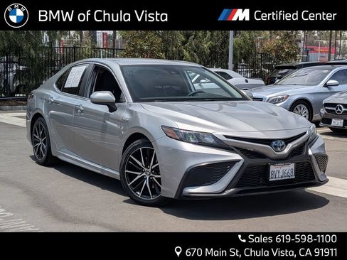 Used 2021 Toyota Camry SE FWD image 1