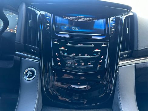 Used 2015 Cadillac Escalade Platinum AWD/4WD image 40