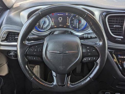 Certified 2021 Chrysler Pacifica Touring-L w/ S Appearance Package image 15