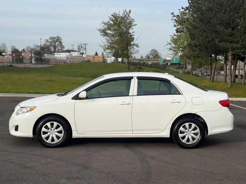 Used 2010 Toyota Corolla FWD image 3
