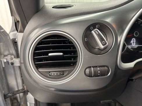 Used 2013 Volkswagen Beetle R-Line FWD image 15