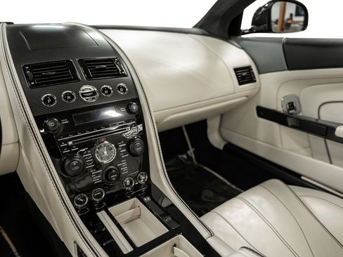 Used 2015 Aston Martin DB9 Volante image 43