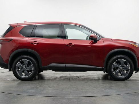 Used 2025 Nissan Rogue SV AWD/4WD image 9