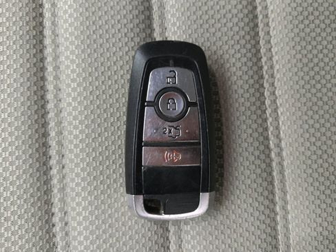 Used 2019 Ford Fusion SE image 32