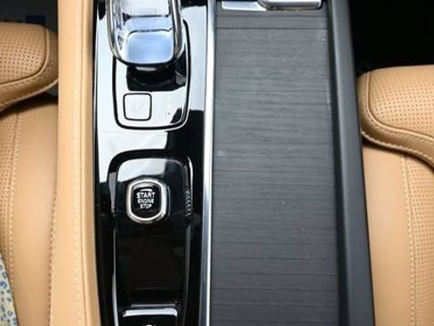 Used 2024 Volvo XC90 B6 Ultimate w/ Protection Package Premier AWD/4WD image 11