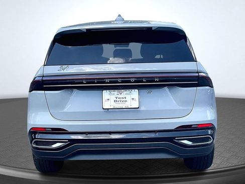 Used 2026 Lincoln Nautilus Premier AWD/4WD image 6