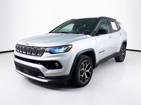 Used 2025 Jeep Compass Limited AWD/4WD image 4