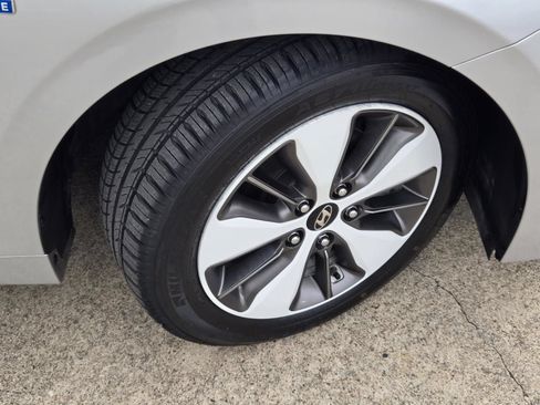 Used 2019 Hyundai Ioniq Limited FWD image 6