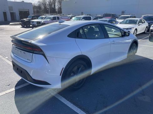 Used 2025 Toyota Prius LE image 10