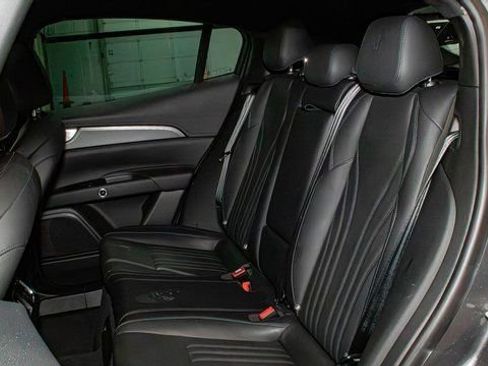 Used 2023 Maserati Grecale GT image 12