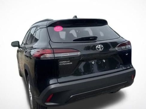 Used 2026 Toyota Corolla Cross LE FWD image 2