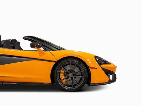 Used 2018 McLaren 570S Spider image 31
