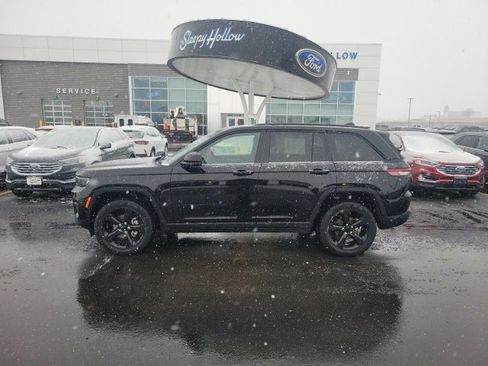 Used 2022 Jeep Grand Cherokee Altitude image 2