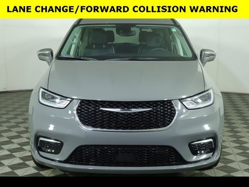 Used 2022 Chrysler Pacifica Limited image 14