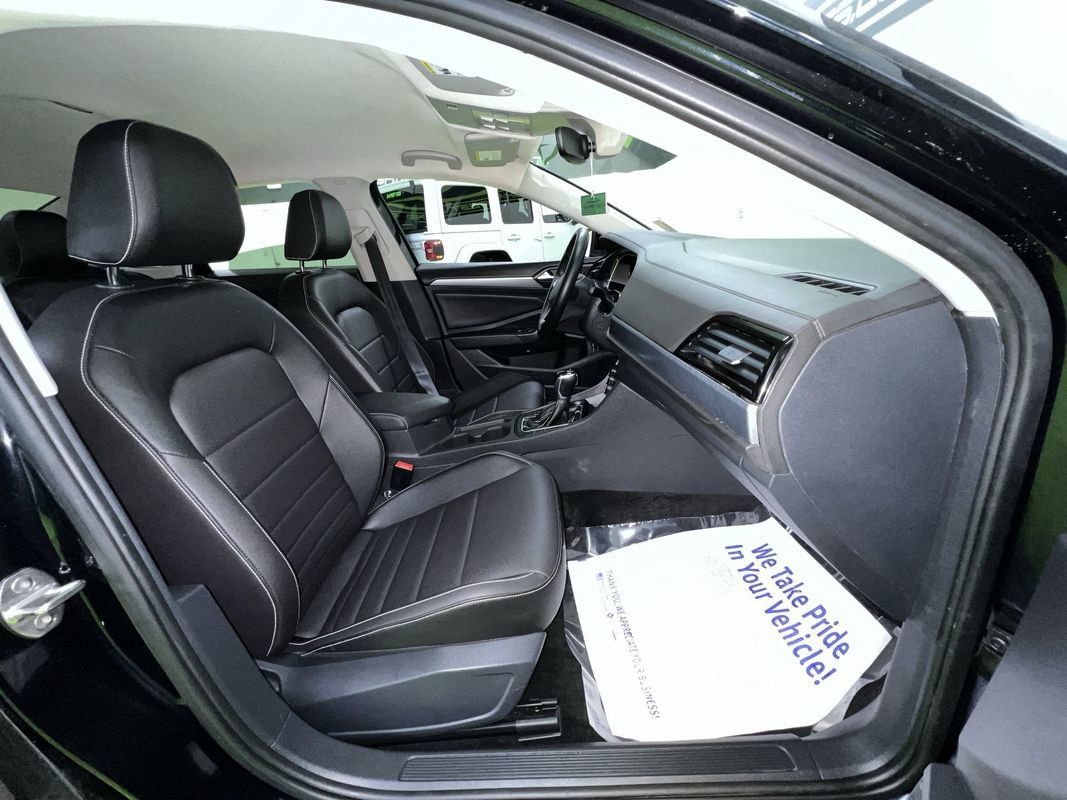 Used 2024 Volkswagen Jetta SE FWD image 29