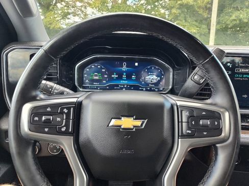 Used 2023 Chevrolet Silverado 1500 LT AWD/4WD image 18