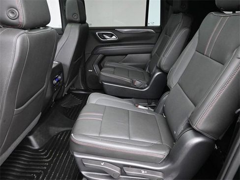 Used 2022 Chevrolet Suburban RST w/ Sport Performance Package image 32