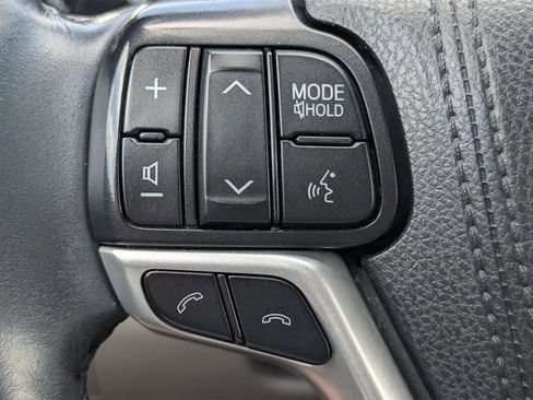 Used 2019 Toyota Highlander XLE image 19