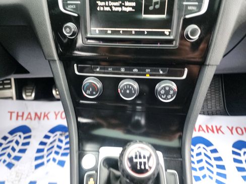 Used 2016 Volkswagen GTI SE image 32