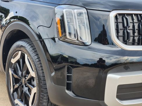 Used 2025 Kia Telluride EX w/ EX Captain's Chair Package FWD image 9