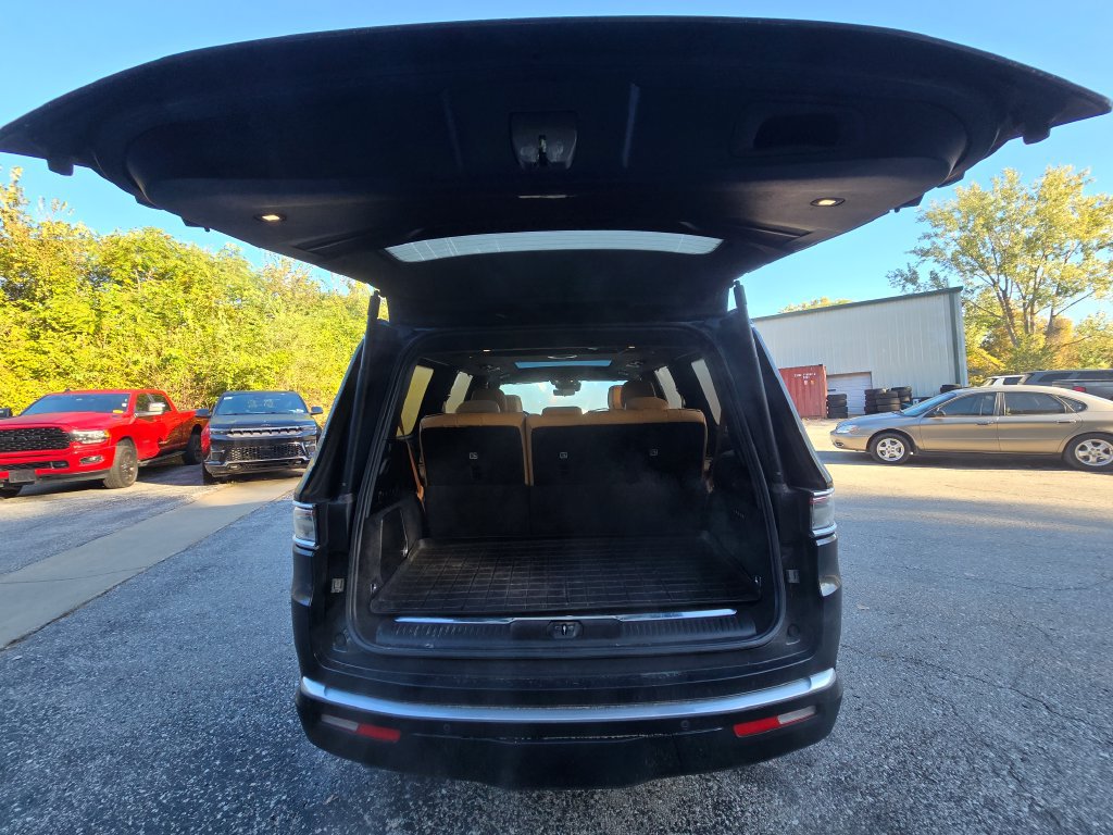 Used 2022 Jeep Grand Wagoneer Series III AWD/4WD image 25