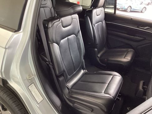 Used 2024 Jeep Grand Cherokee L Limited w/ Luxury Tech Group II image 21