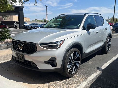 Used 2024 Volvo XC40 B5 Plus w/ Protection Package Premier AWD/4WD image 1
