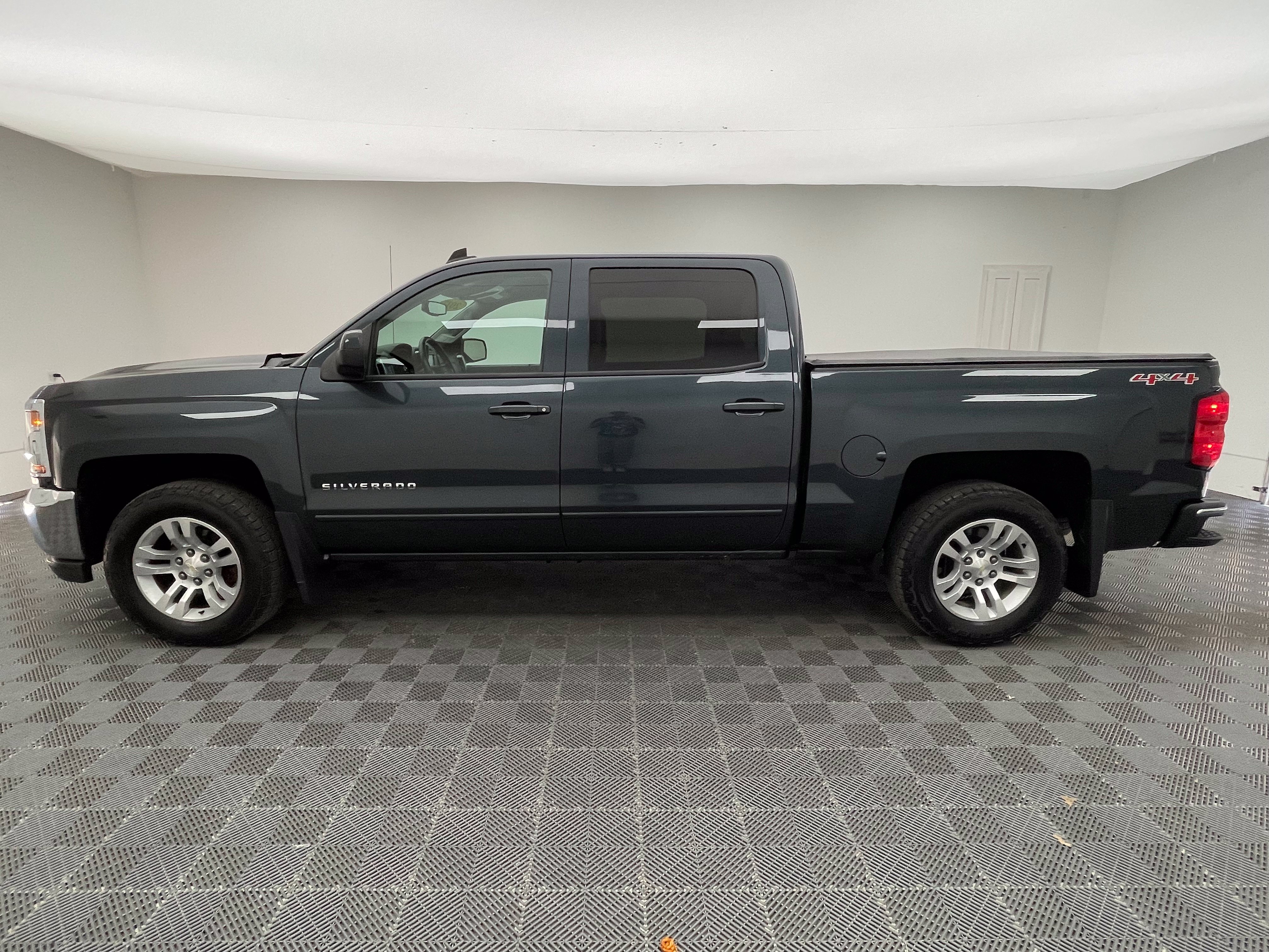 Used 2017 Chevrolet Silverado 1500 LT w/ All Star Edition AWD/4WD image 11