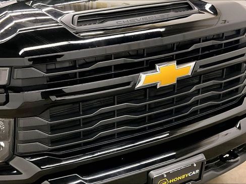 Used 2024 Chevrolet Silverado 2500 Custom image 32