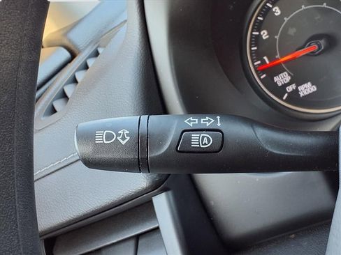 Used 2023 GMC Terrain SLE w/ Driver Convenience Package image 19