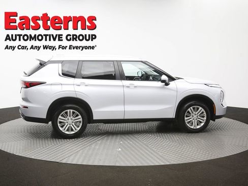Used 2024 Mitsubishi Outlander ES AWD/4WD image 42