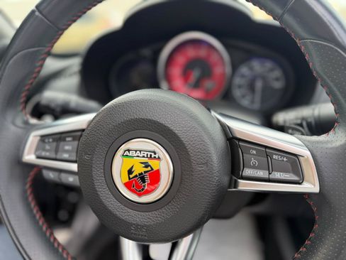 Used 2017 FIAT 124 Spider Abarth RWD image 22