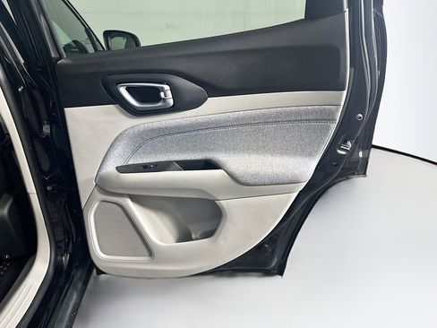 Used 2023 Jeep Compass Latitude w/ Convenience Group AWD/4WD image 31