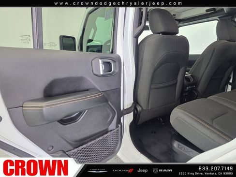 Used 2024 Jeep Wrangler Unlimited Sahara image 19