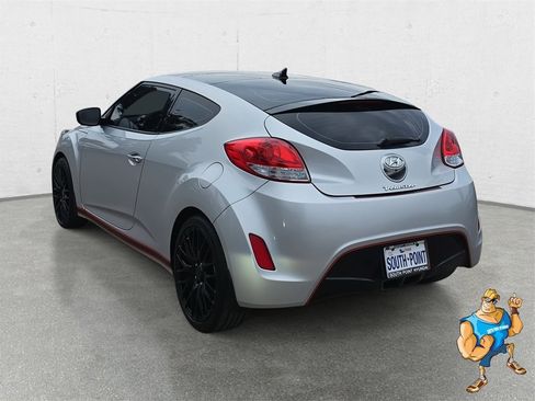 Used 2017 Hyundai Veloster Value Edition image 7