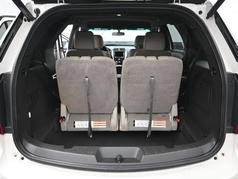 Used 2015 Ford Explorer XLT w/ Equipment Group 202B AWD/4WD image 28