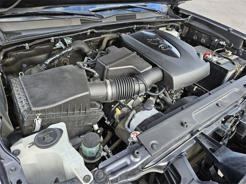 Used 2022 Toyota Tacoma TRD Off-Road w/ Technology Package image 17