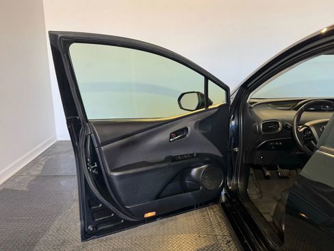 Used 2022 Toyota Prius AWD image 7